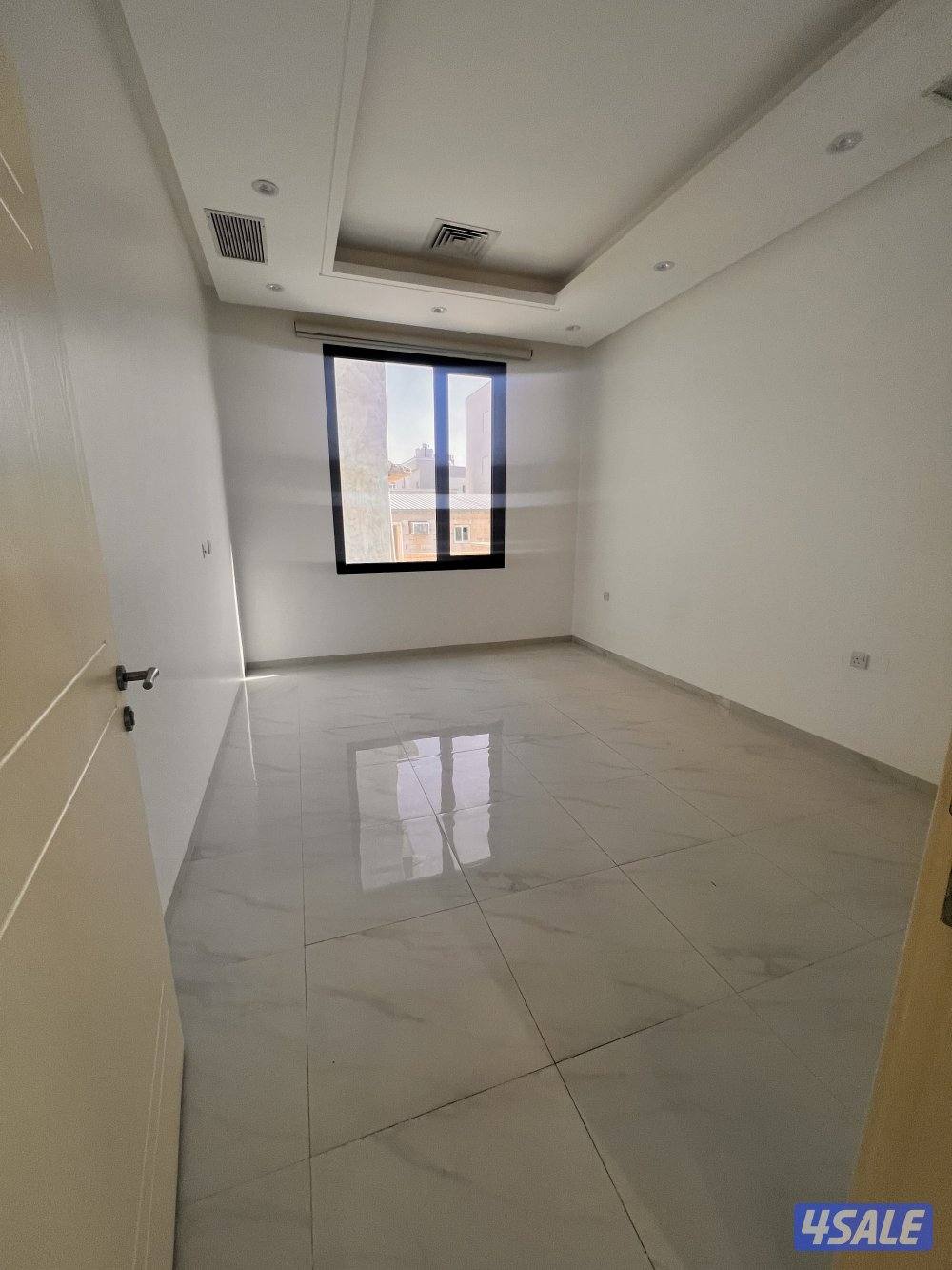 للايجار شقة راقيه كبيرة  عبارة عن اربع غرف ماستر14