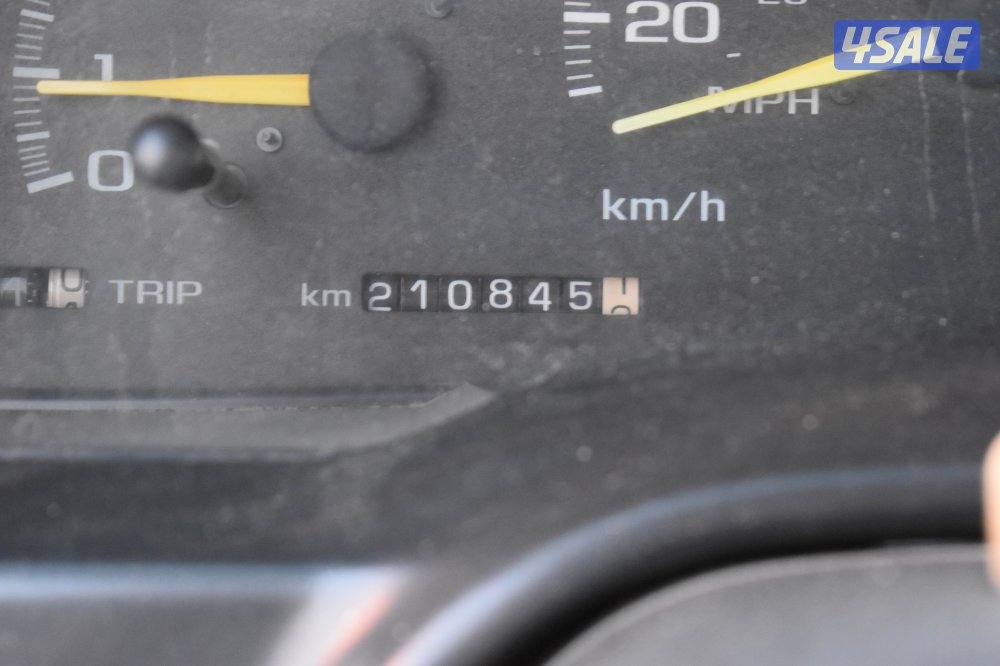 للبيع استاندر قير عادي مديل ١٩٩٨3