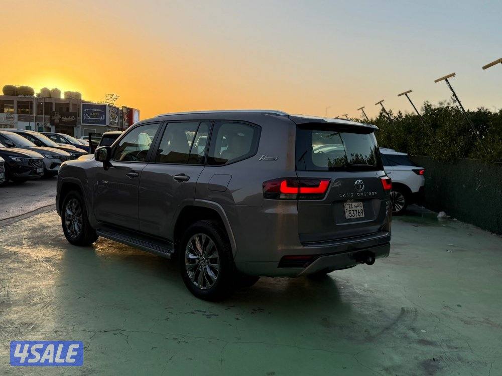 للبيع كاش أو اقساط لاند كروز 2022بدون تيربو4