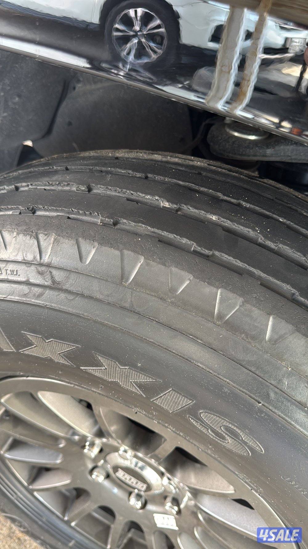 للبيع رنقات برايد درجة اولى ٦ براغي مع تواير بوالين ماكسس ٩٠٠/١٧ نظاف3