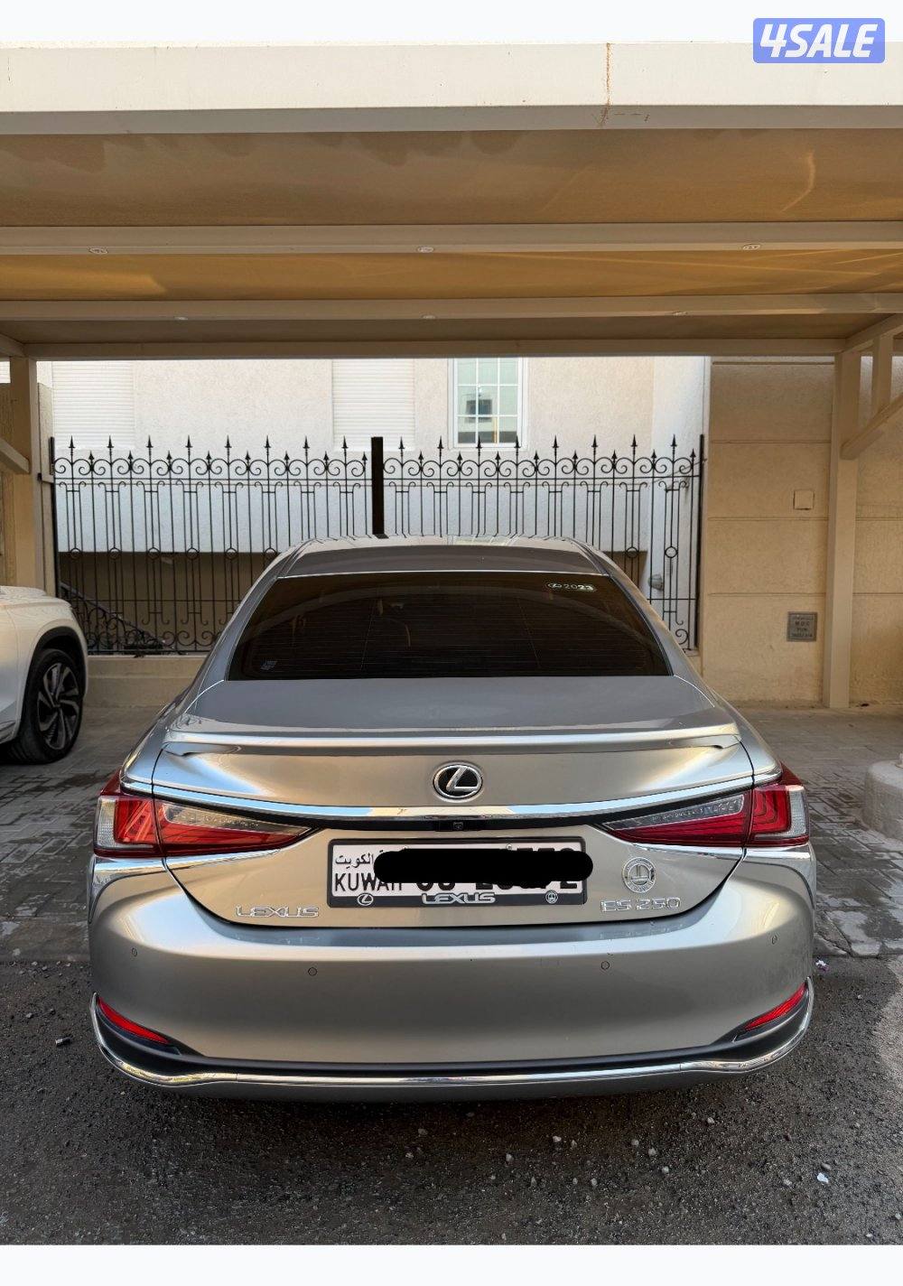 لكزس  2023 فل مواصفاتes250 ممشى خفيف جداً1