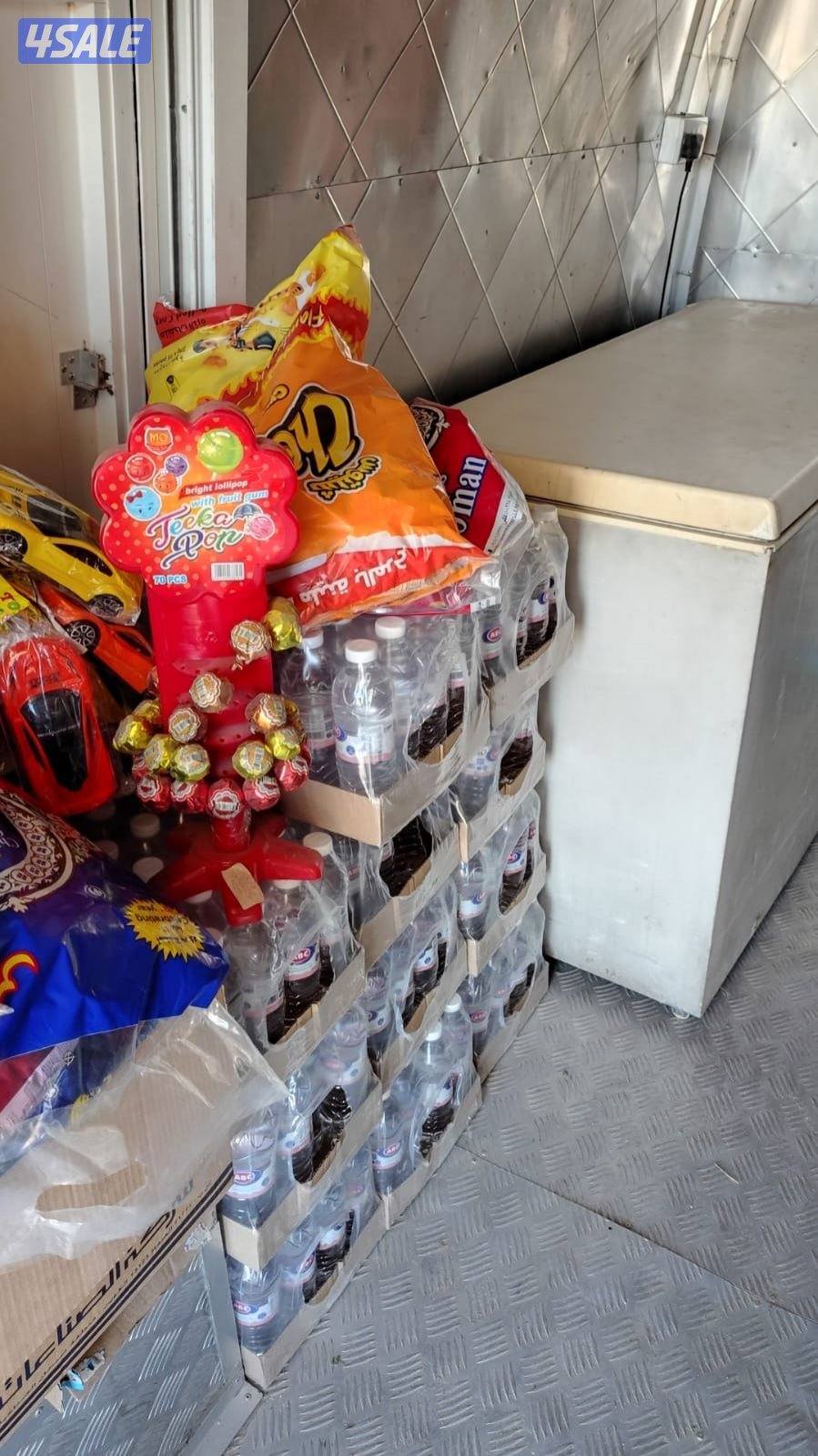 بقالة مرسيدس نظيفة ومعها جميع أغراضها كامله بضاعه وماطور4