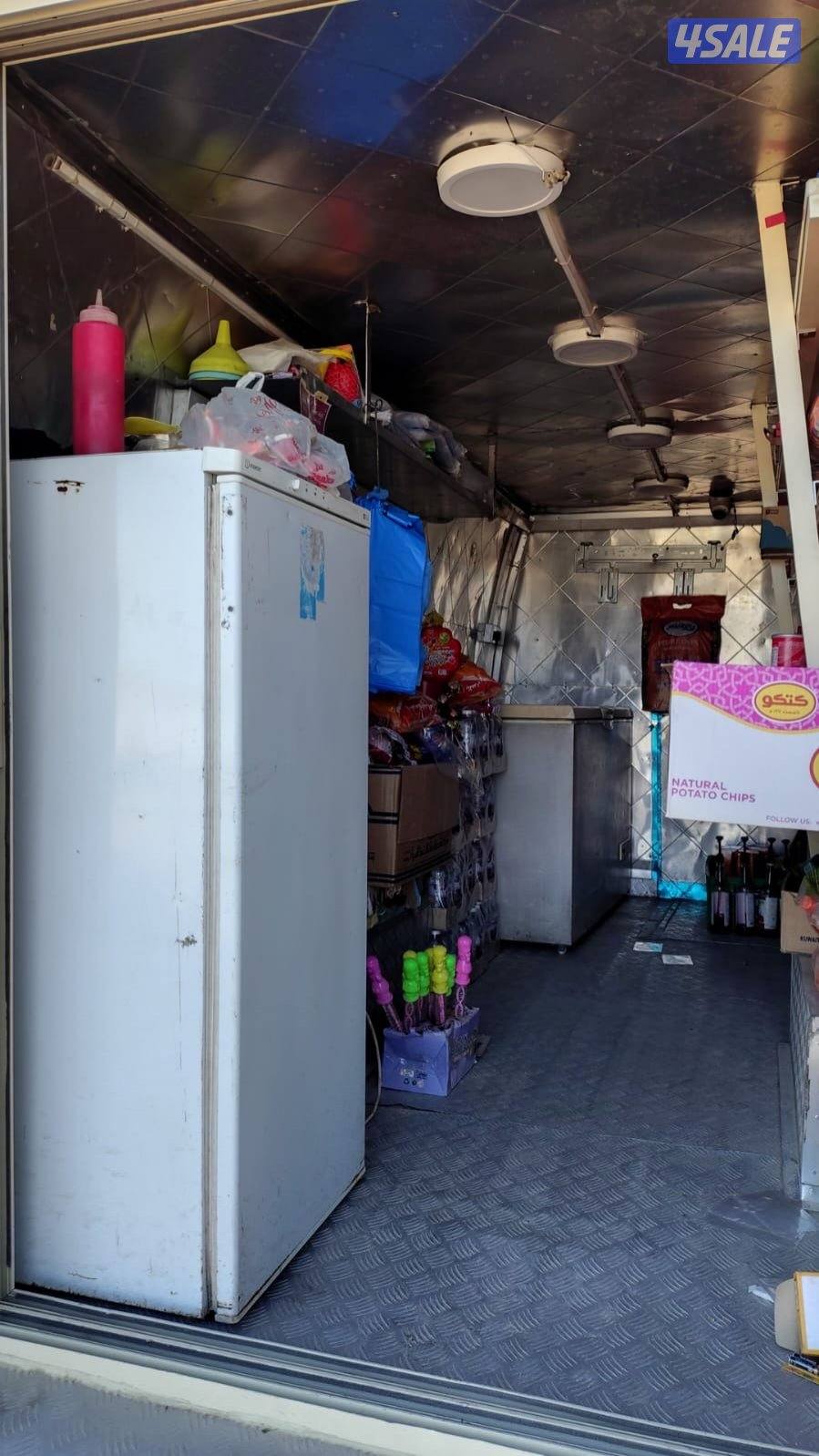 بقالة مرسيدس نظيفة ومعها جميع أغراضها كامله بضاعه وماطور6