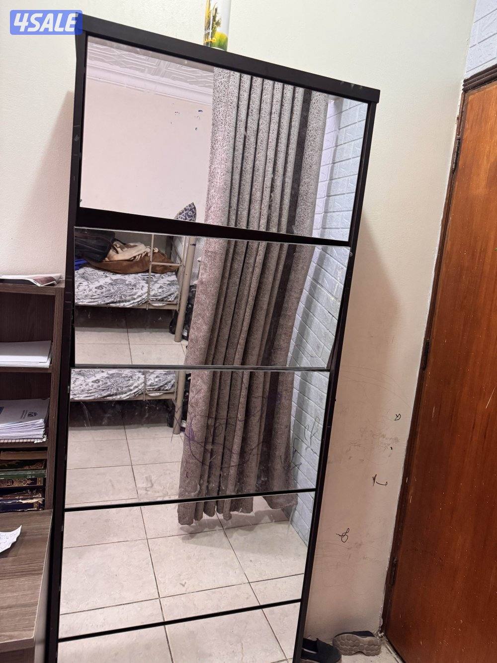 جزامة الاحذيه بمراه مكونه من خمسة ارفف برف واحد فقط ليس بحالة جيدة3