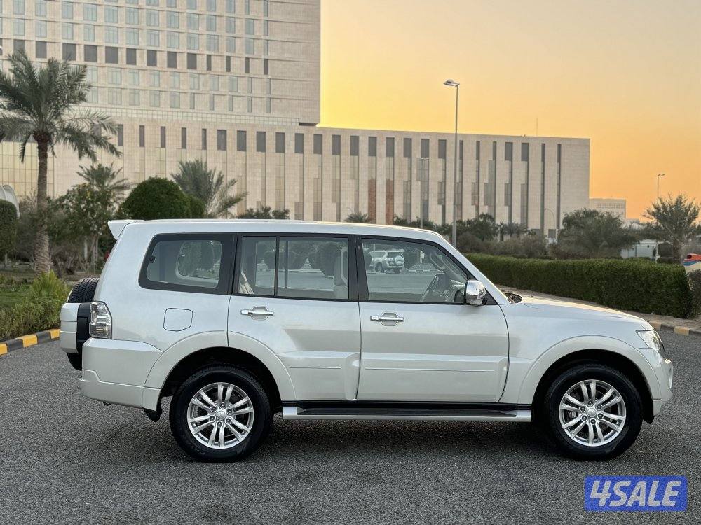 ميتسوبيشي باجيرو موديل 2014 بحاله ممتازه جدا3