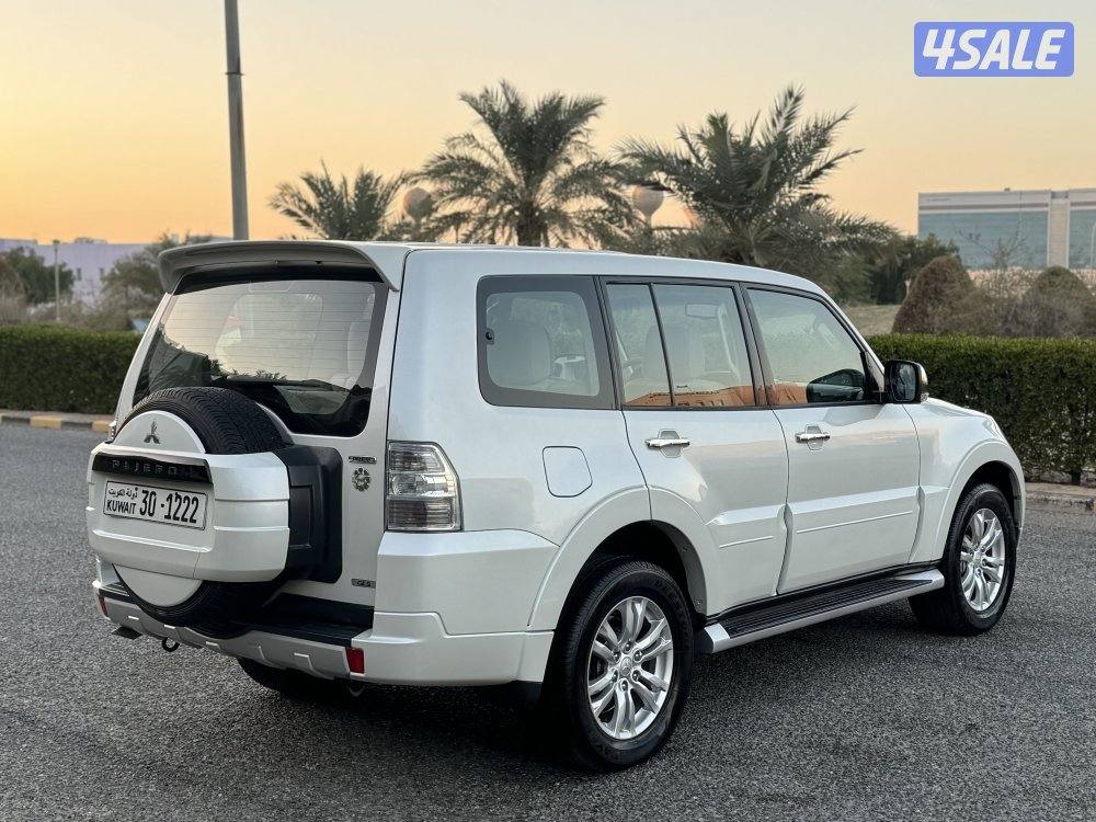 ميتسوبيشي باجيرو موديل 2014 بحاله ممتازه جدا4