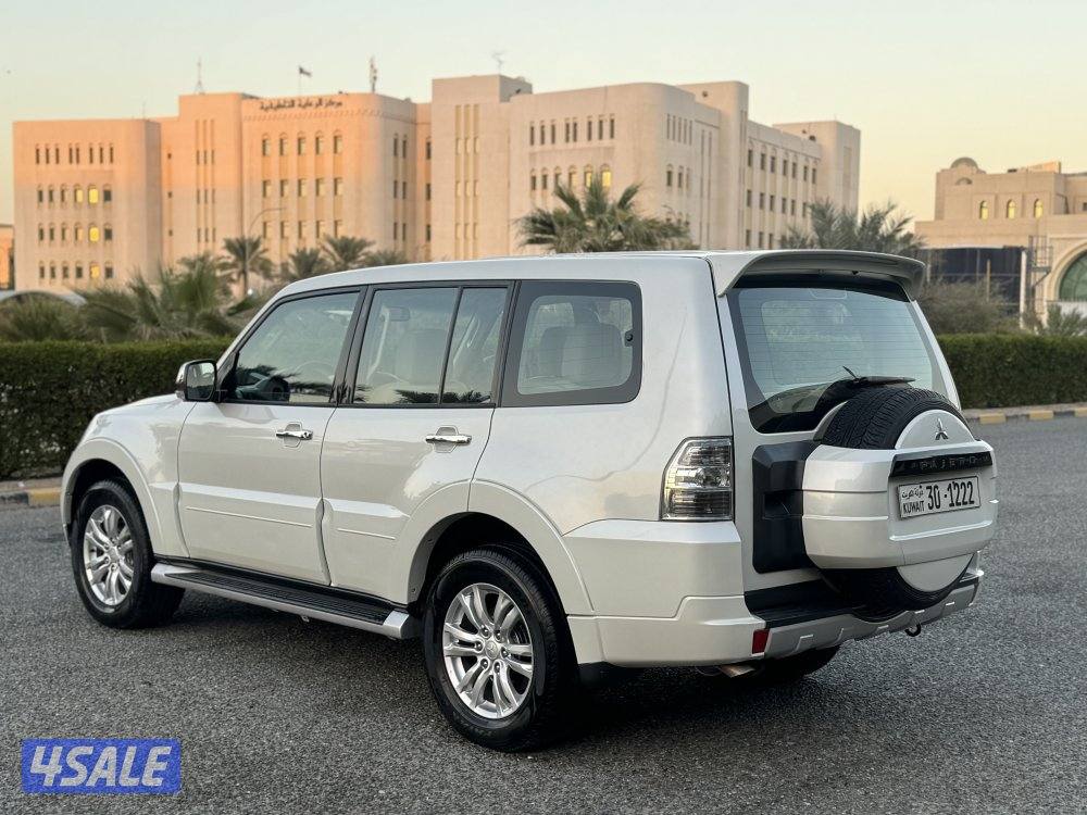 ميتسوبيشي باجيرو موديل 2014 بحاله ممتازه جدا5