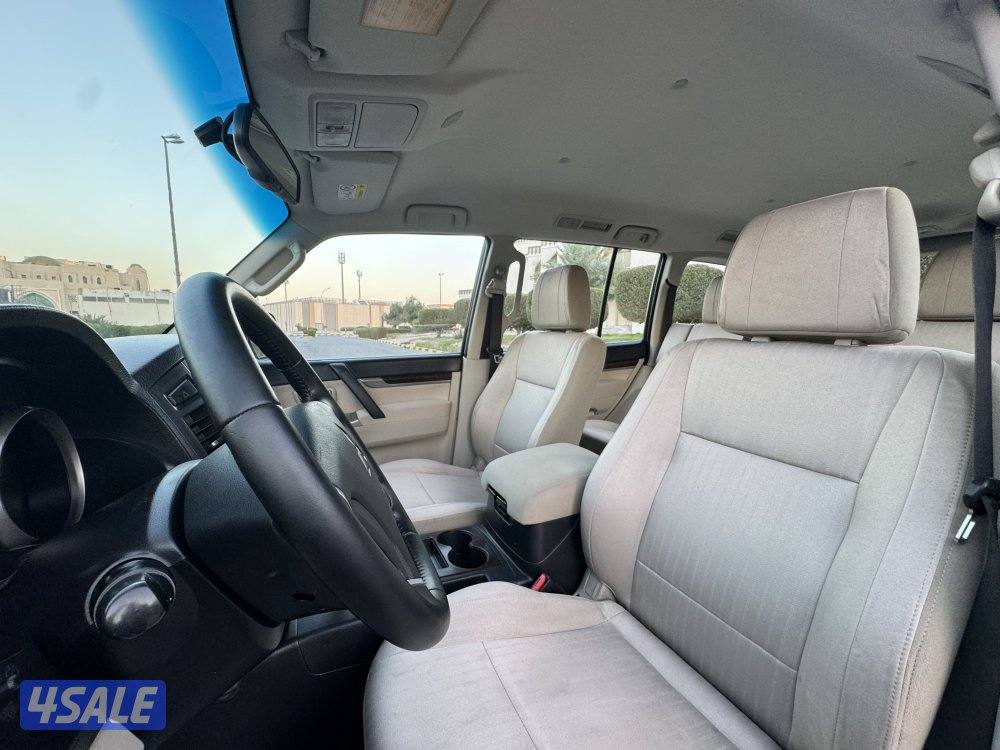 ميتسوبيشي باجيرو موديل 2014 بحاله ممتازه جدا13