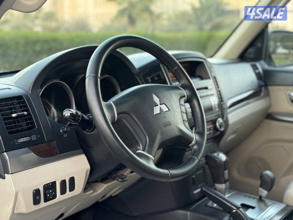 ميتسوبيشي باجيرو موديل 2014 بحاله ممتازه جدا15