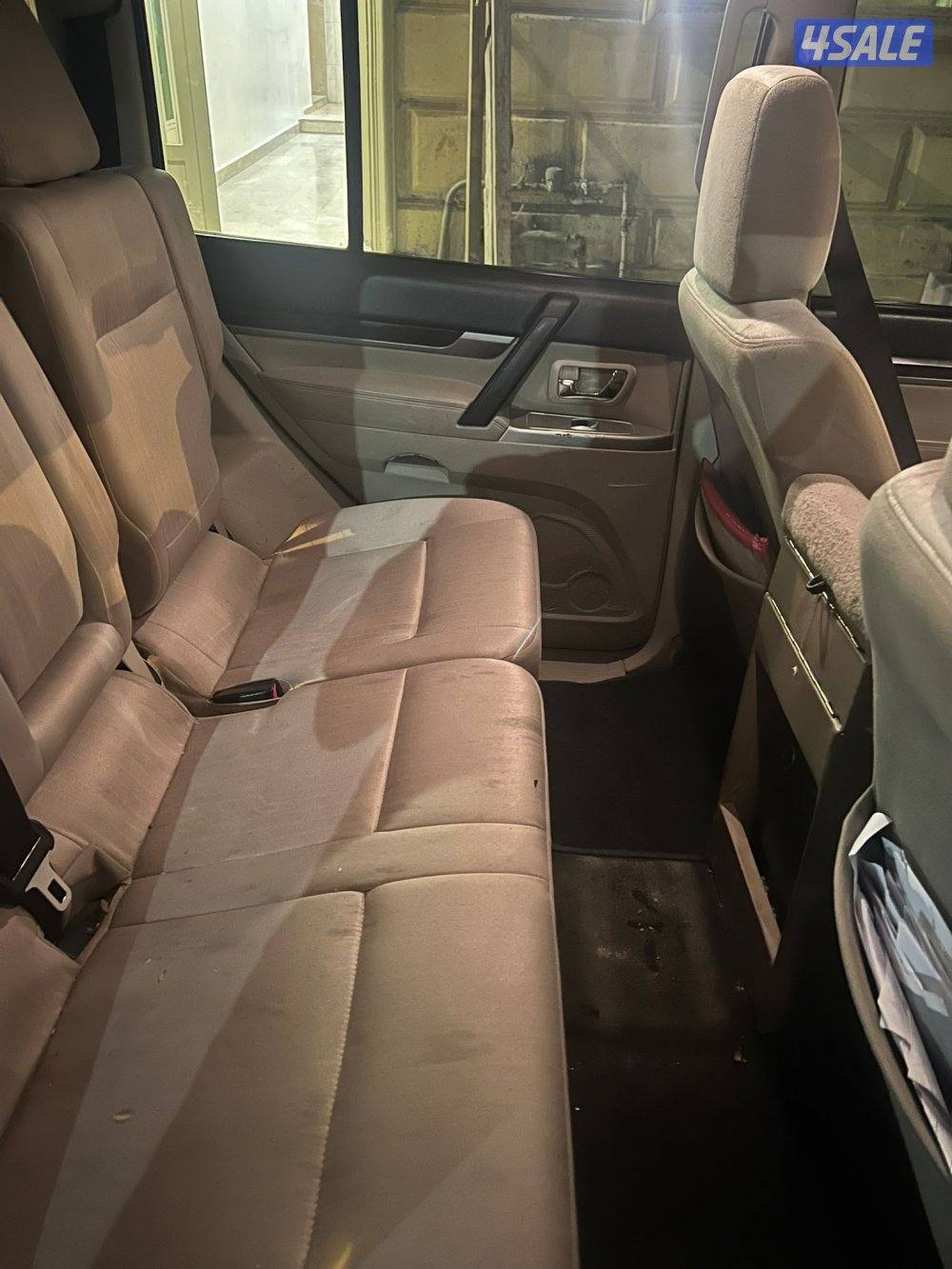 للبيع جيب باجيرو موديل 2017لون ابيض السياره استعامل شخصي0