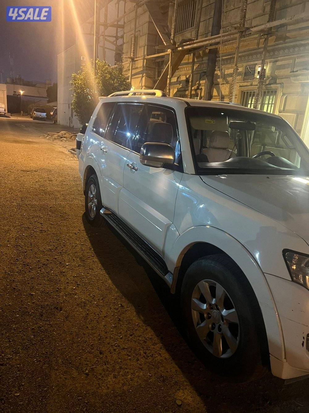 للبيع جيب باجيرو موديل 2017لون ابيض السياره استعامل شخصي4