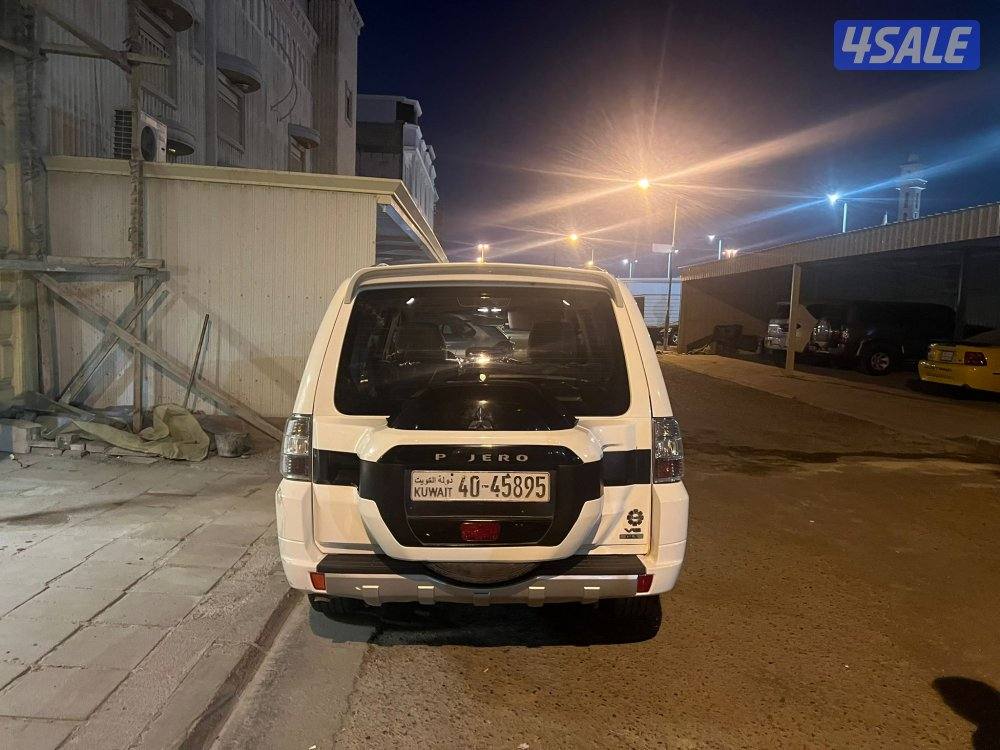 للبيع جيب باجيرو موديل 2017لون ابيض السياره استعامل شخصي6