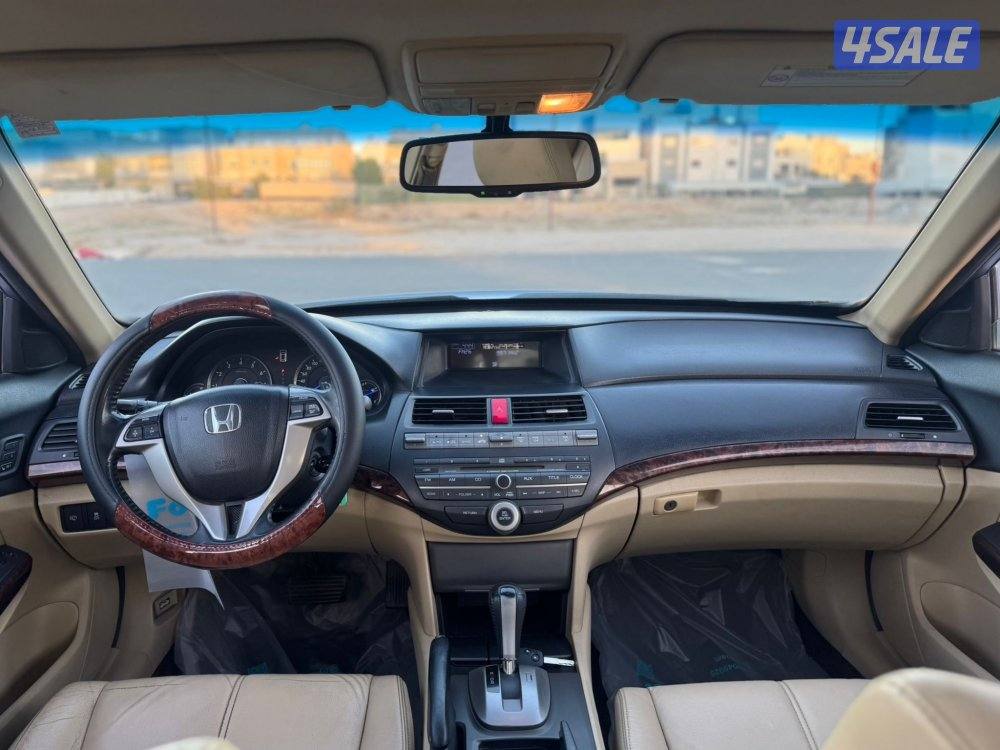 للبيع هوندا بحاله ممتازه سيرفس وكاله8