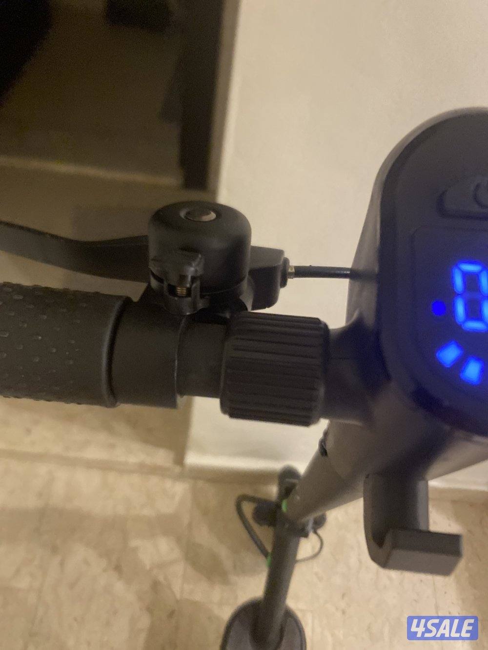 سكوتر نظيف جديد بقراطيسه مو مستعمل سرعته 40 يمشيك لمدة ساعه كامله5