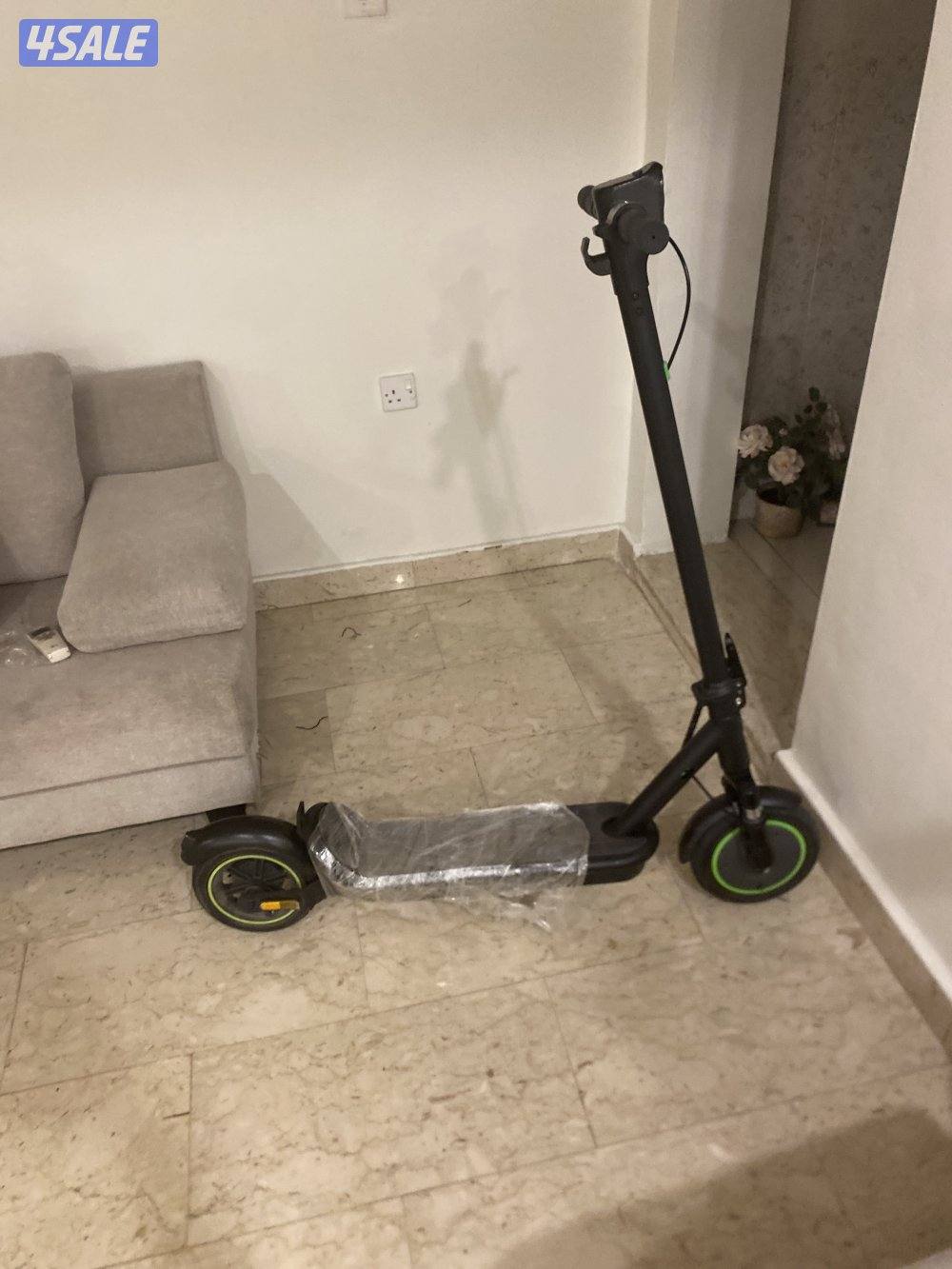 سكوتر نظيف جديد بقراطيسه مو مستعمل سرعته 40 يمشيك لمدة ساعه كامله11