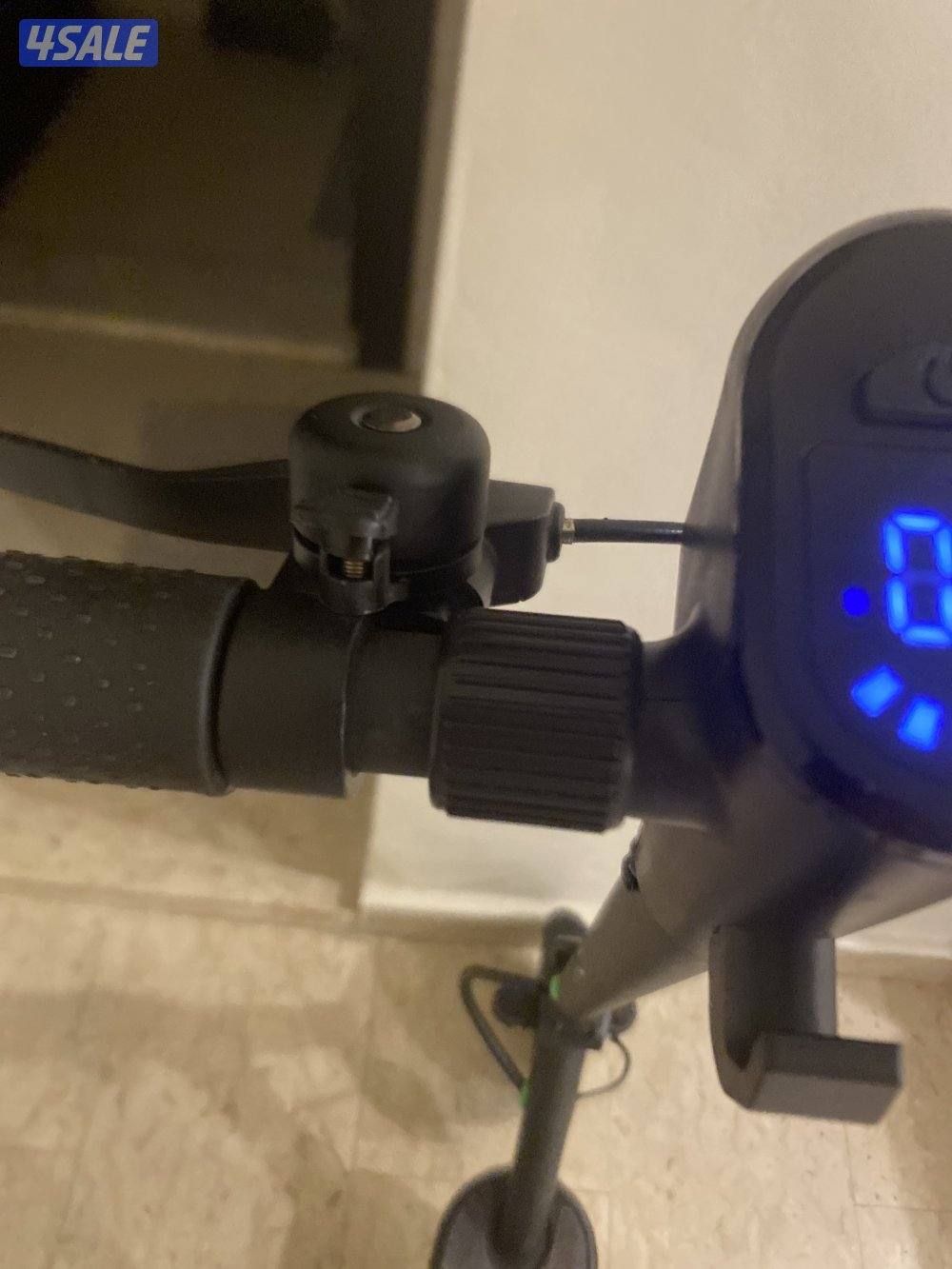 سكوتر نظيف جديد بقراطيسه مو مستعمل سرعته 40 يمشيك لمدة ساعه كامله15