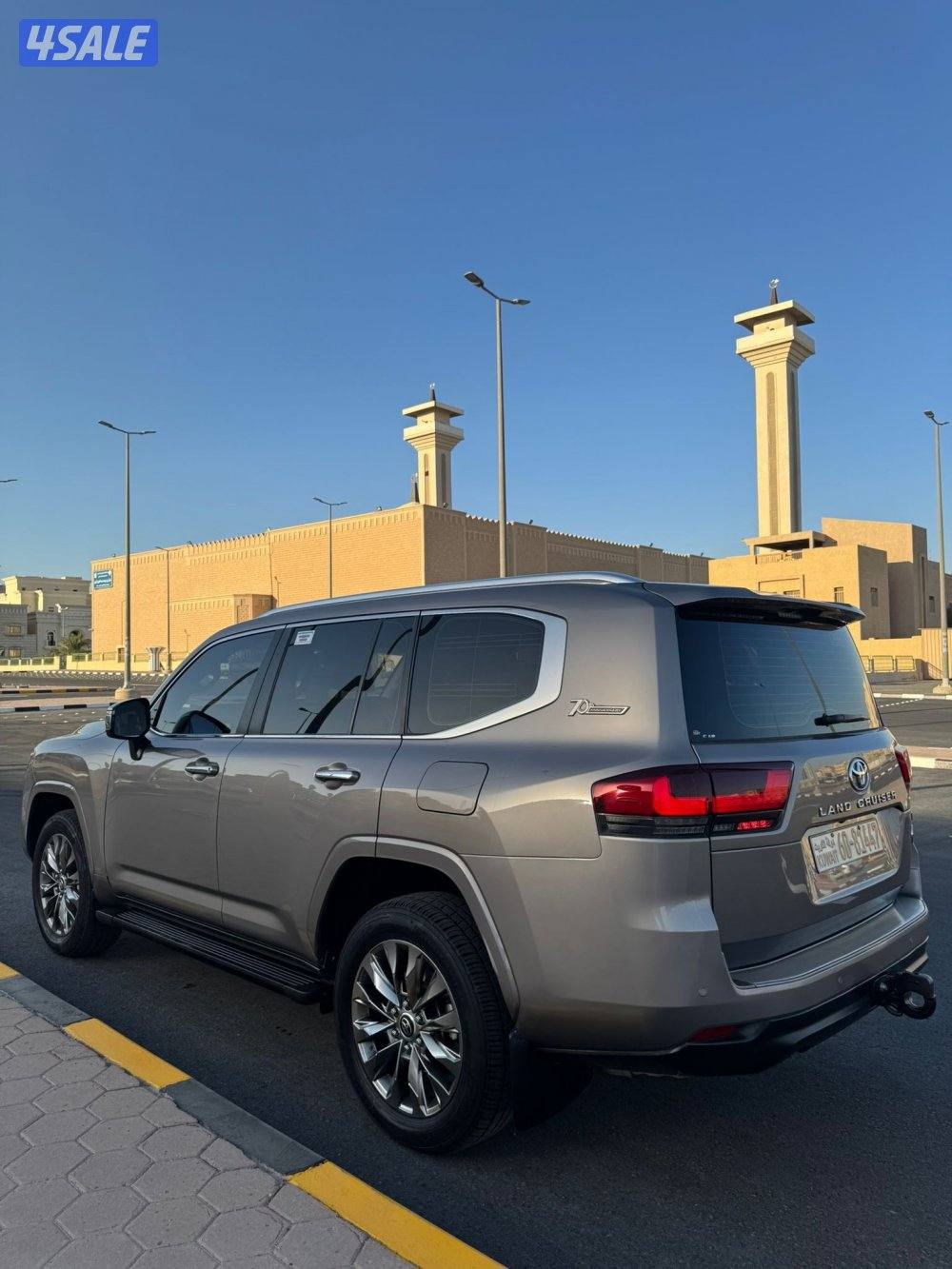 لاند كروزر VX عداد 80 الف صبغ الوكالة3