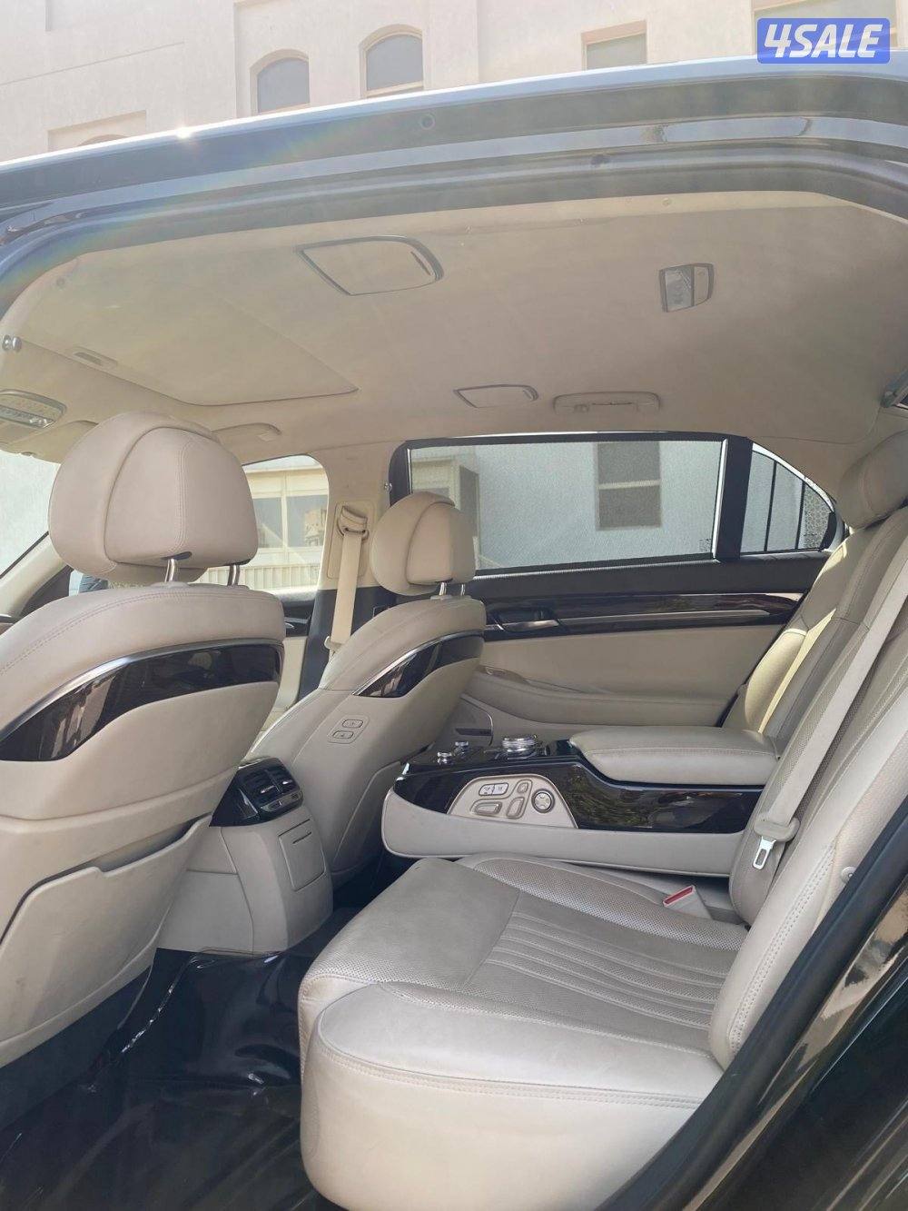 جينيسيز G90 موديل ٢٠١٧ ماشي ١٢٠ ألف  ٦ سلندر لون اسود وارد الواكاله5