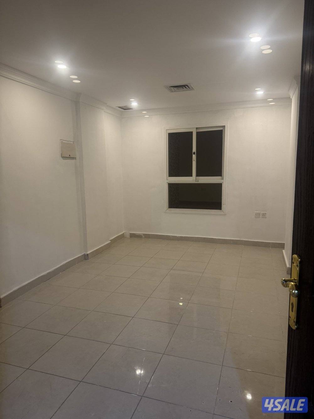 شقة للإيجار بميدان حولي0