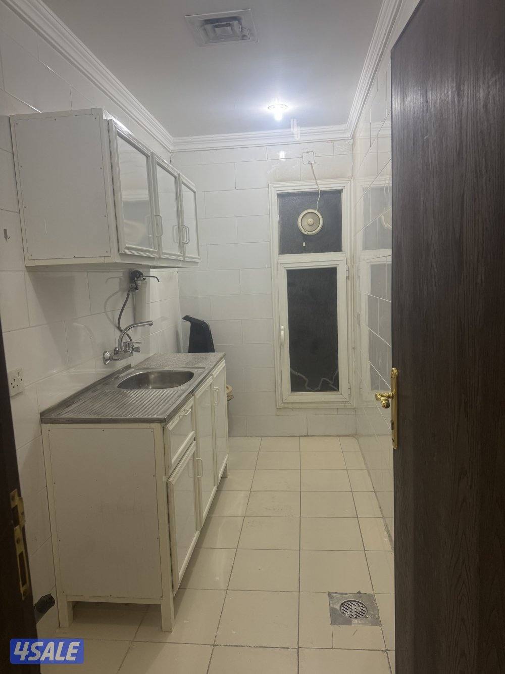 شقة للإيجار بميدان حولي3