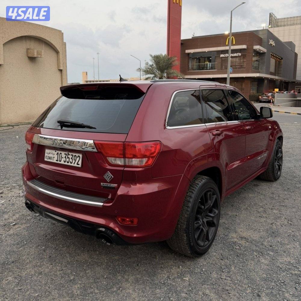 SRT8 Jeep Grand Cherokee 6.4 HEMI Sport4