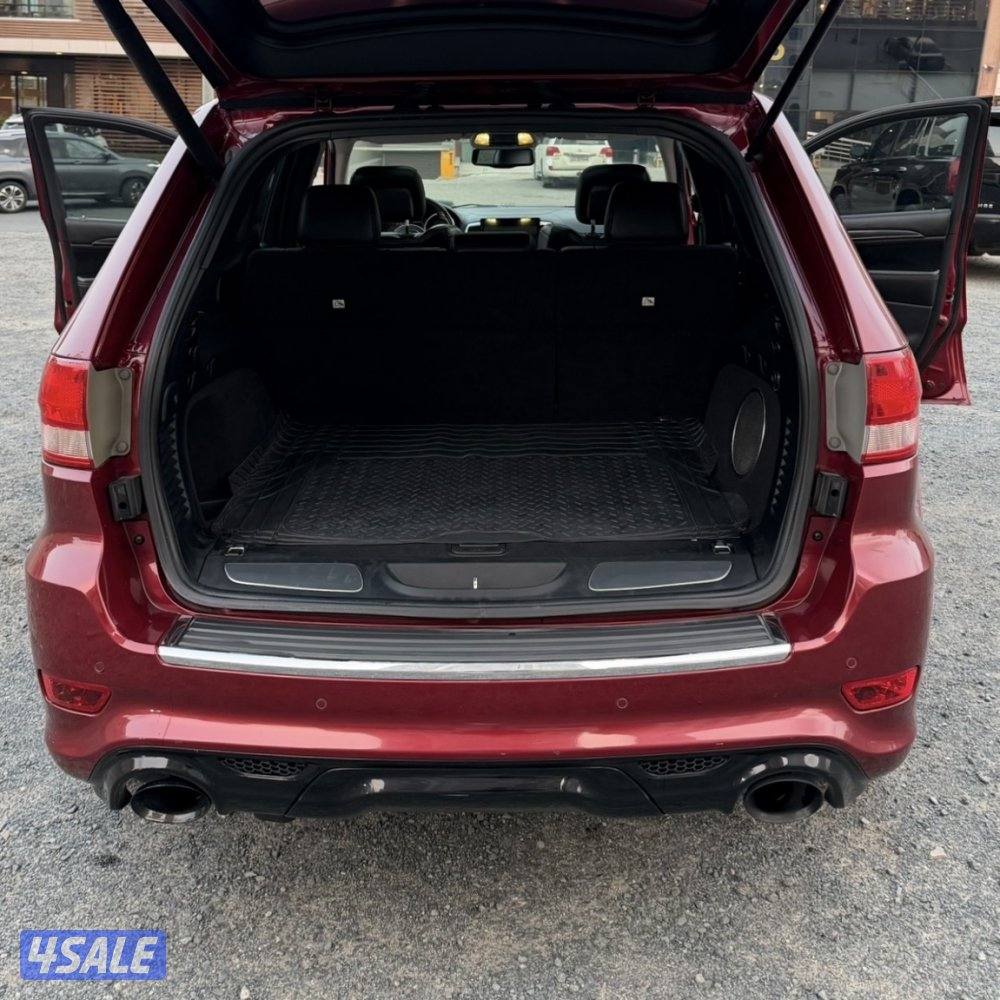 SRT8 Jeep Grand Cherokee 6.4 HEMI Sport6