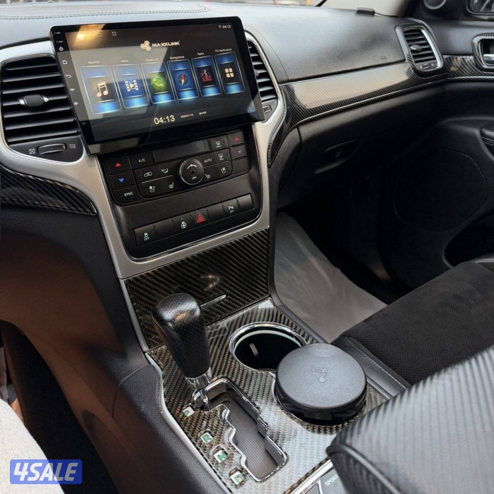 SRT8 Jeep Grand Cherokee 6.4 HEMI Sport8