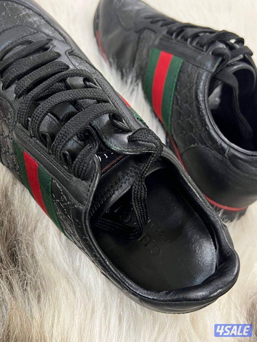 جوتي قوتشي مقاس ٤٠2