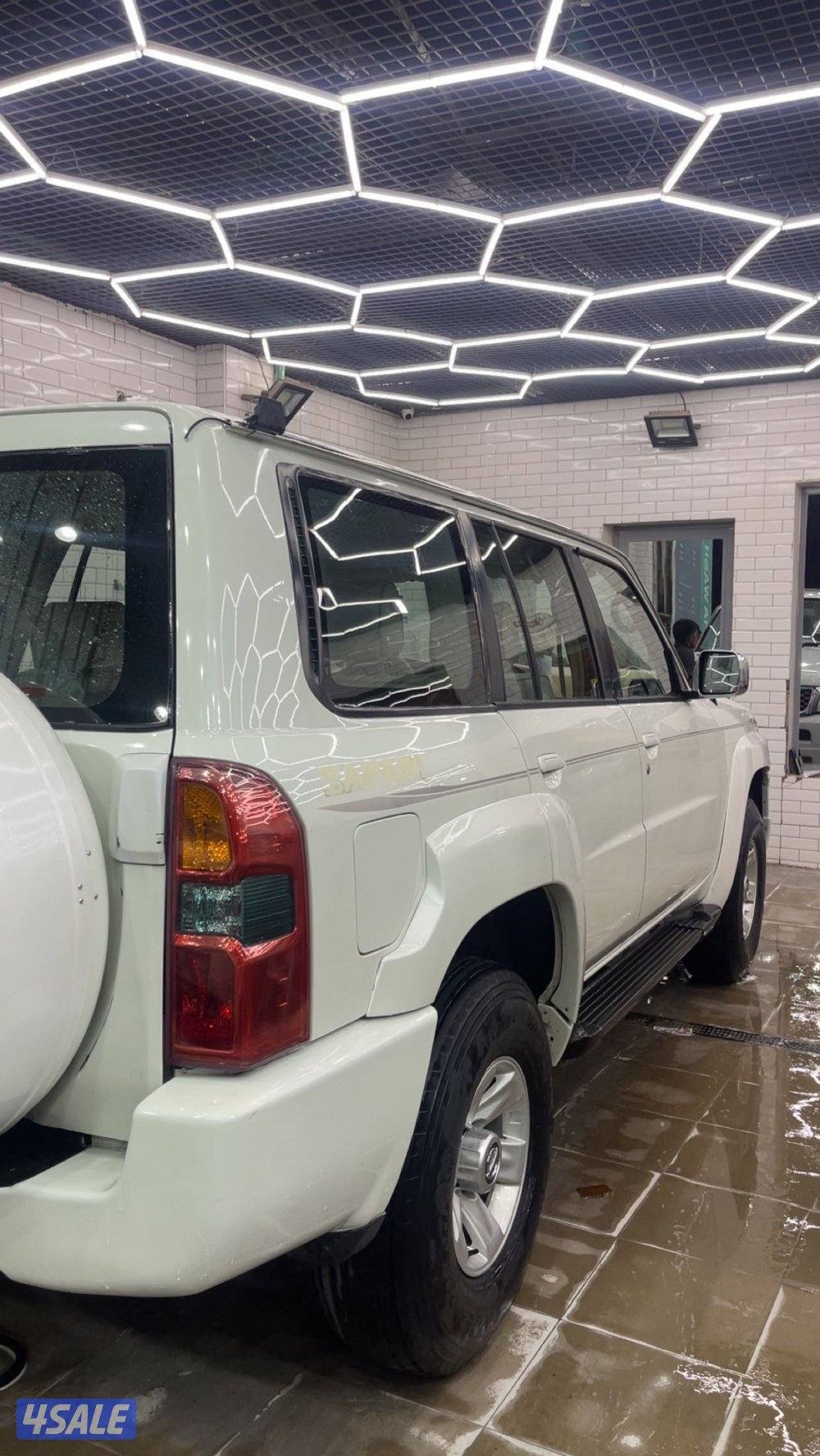 للبيع سفاري موديل 2007 قير عادي اساس0