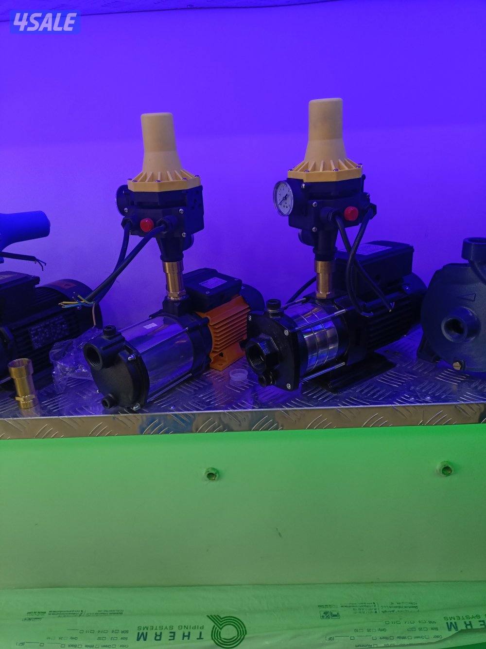 يوجد خزانات مياه وصيانه سخان مركزي وتصليح الخزانات وتركيب فلات3