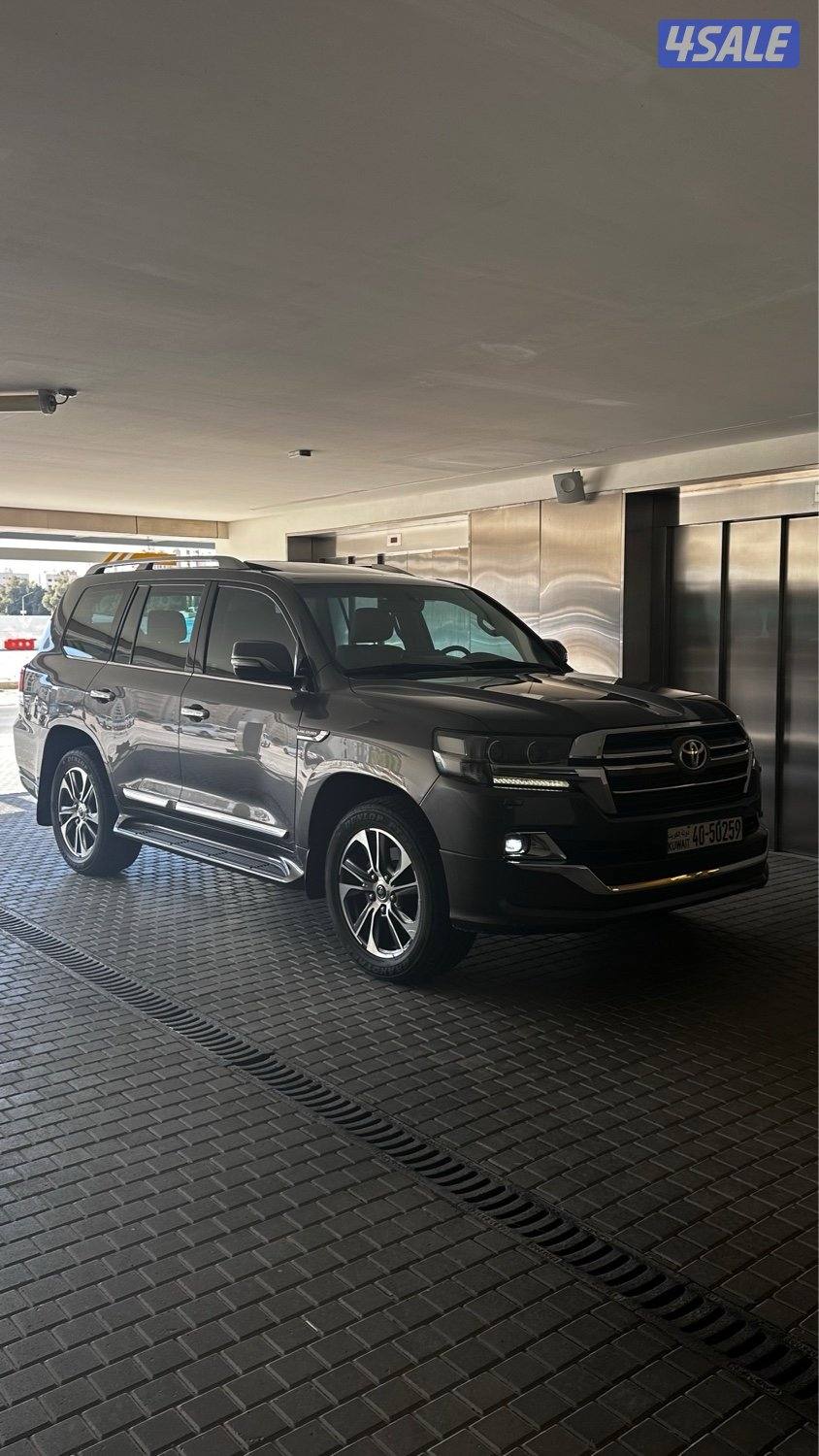 لاند كروزر2020 8v 111km0