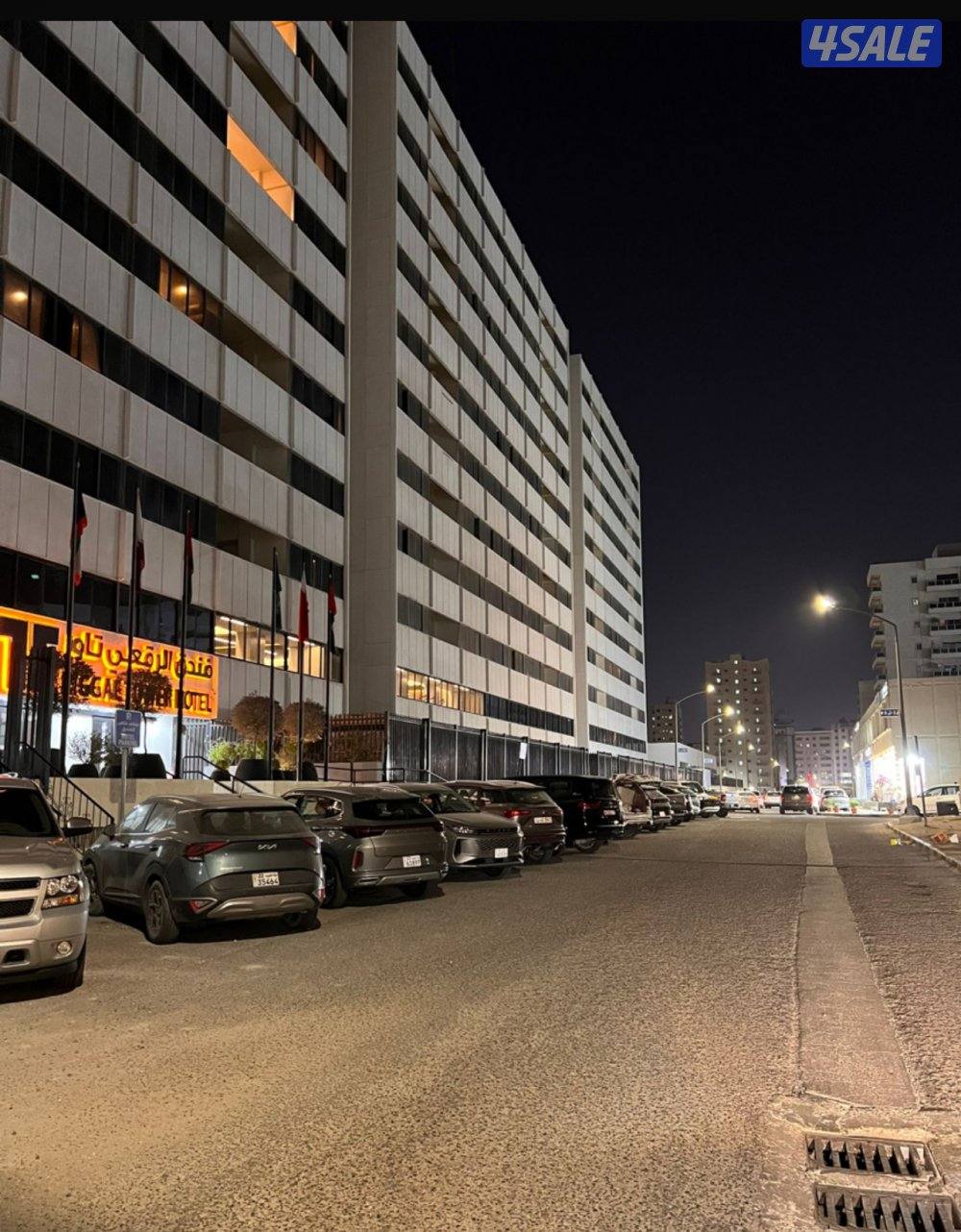 للبيع محل يصلح كوفي ارضي مع سرداب بمجمع خلف فندق الرقعي مع ساحه3