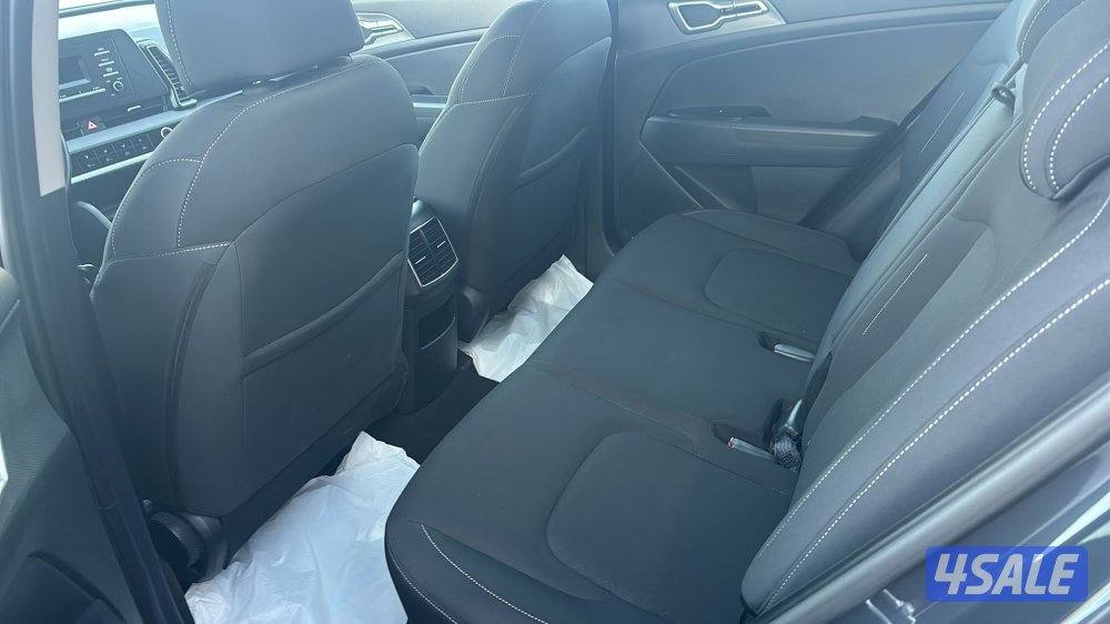 الوكيل العام لتأجير السيارات سيارات حديثة متنوعة11