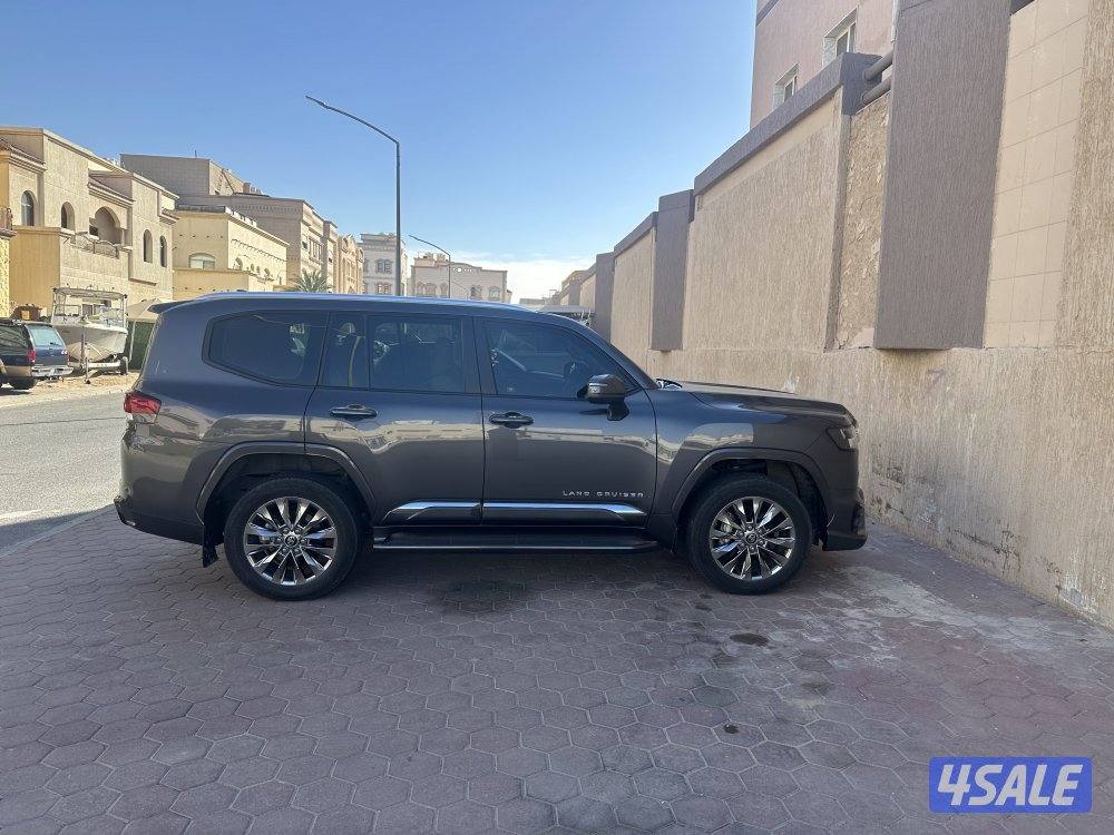 للبيع لاندكروزر2024 تيربو ايرو اس كامل ماشي ٢٨ اللف تأمين شامل شهر51