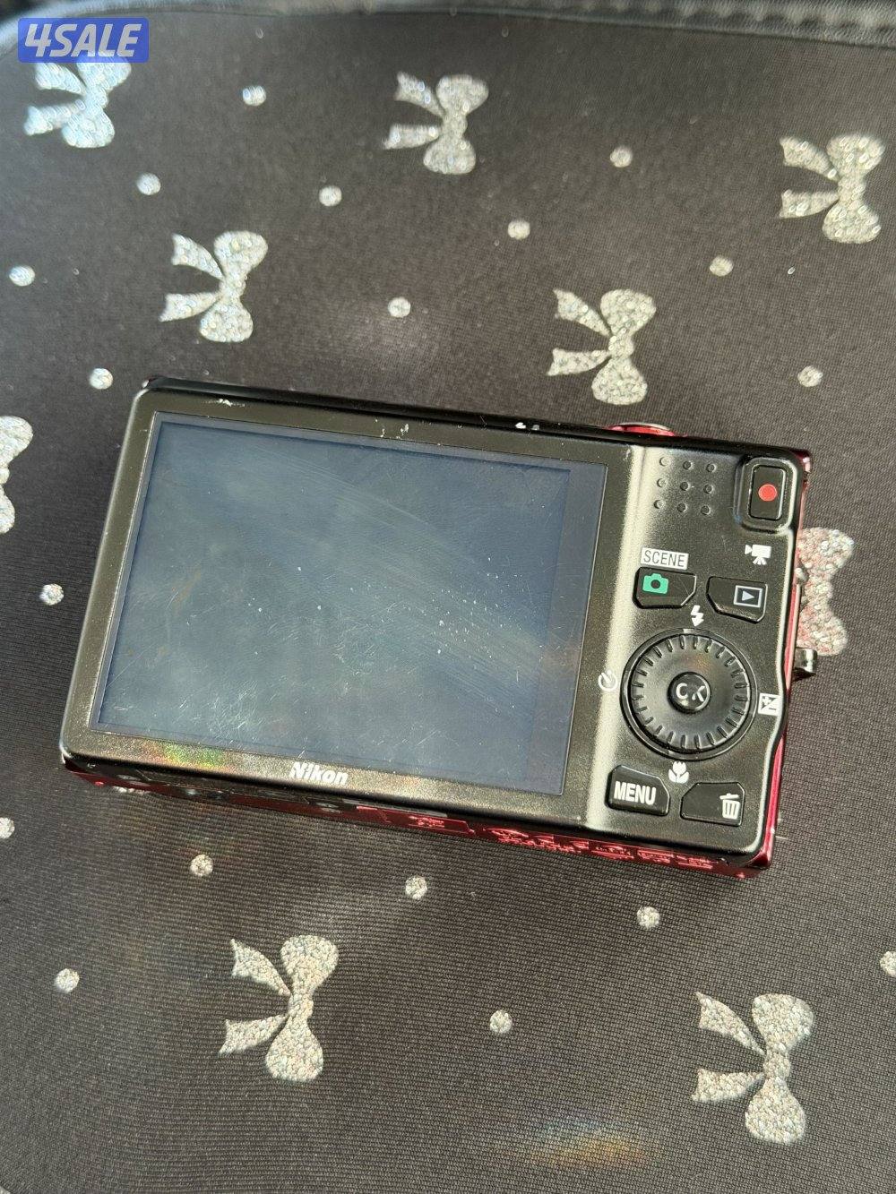 كاميرا نيكون coolpix 10x wide مستعمله معاه الشحن بدون بطاريه وميموري1