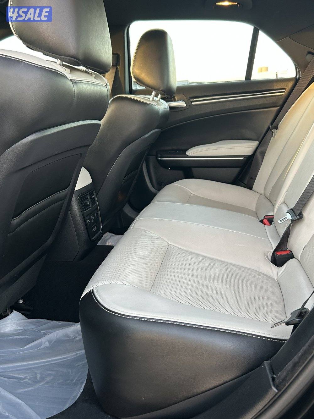 للبيع كرايزلر 20216