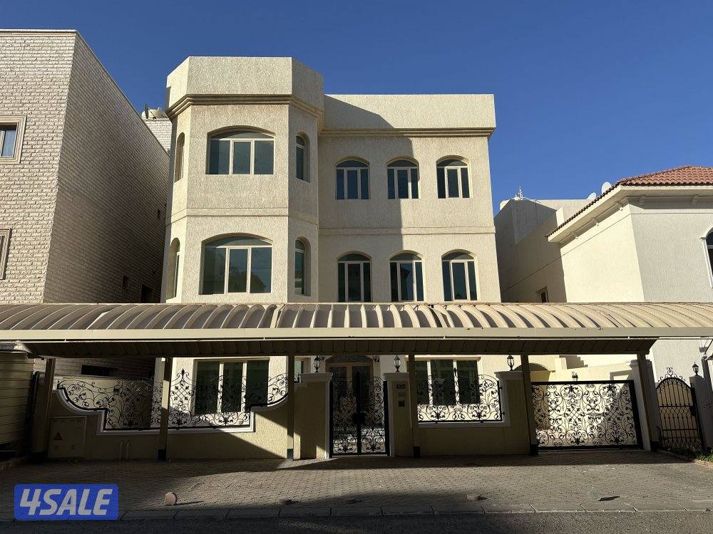 بيت للأجار متكون من ثلاث أدوار المساحة ٤٠٠ متر0