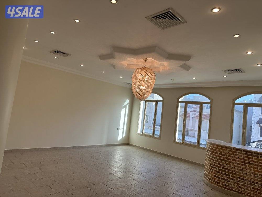 بيت للأجار متكون من ثلاث أدوار المساحة ٤٠٠ متر5