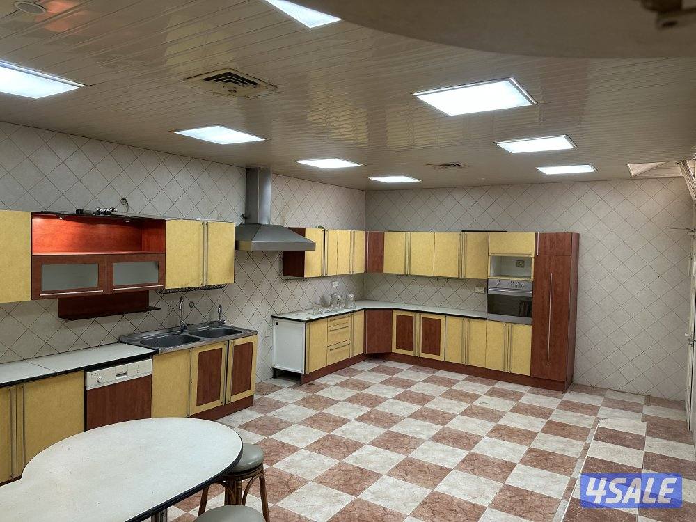 بيت للأجار متكون من ثلاث أدوار المساحة ٤٠٠ متر7