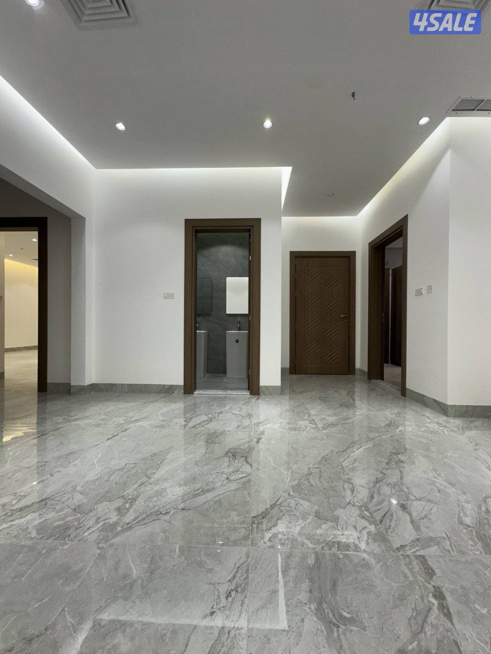 دور للايجار بالقرين الدور الثاني المساحة ٤٠٠ متر0