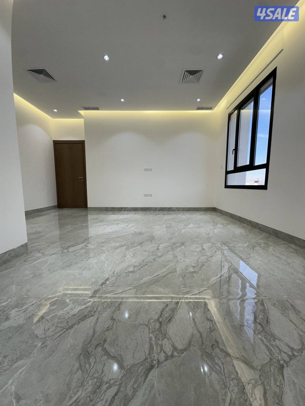 دور للايجار بالقرين الدور الثاني المساحة ٤٠٠ متر2