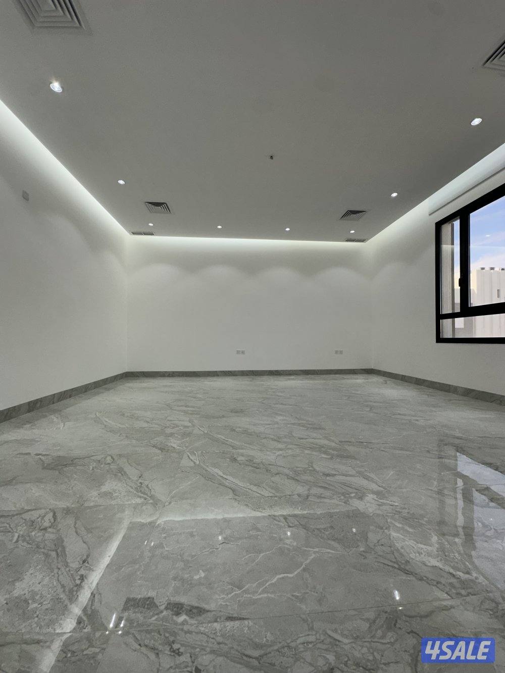 دور للايجار بالقرين الدور الثاني المساحة ٤٠٠ متر3