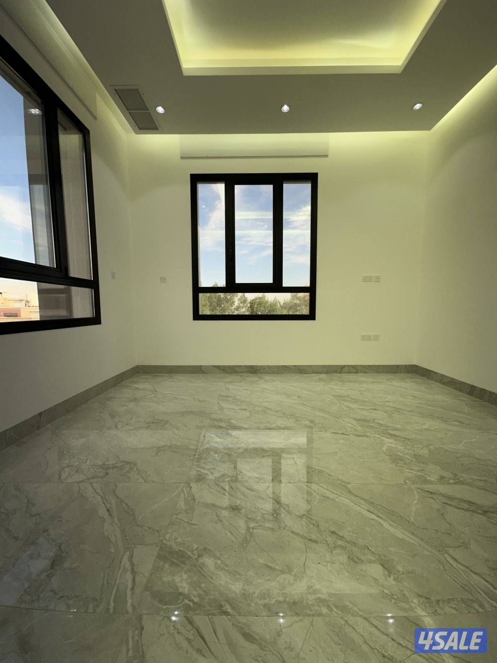 دور للايجار بالقرين الدور الثاني المساحة ٤٠٠ متر6