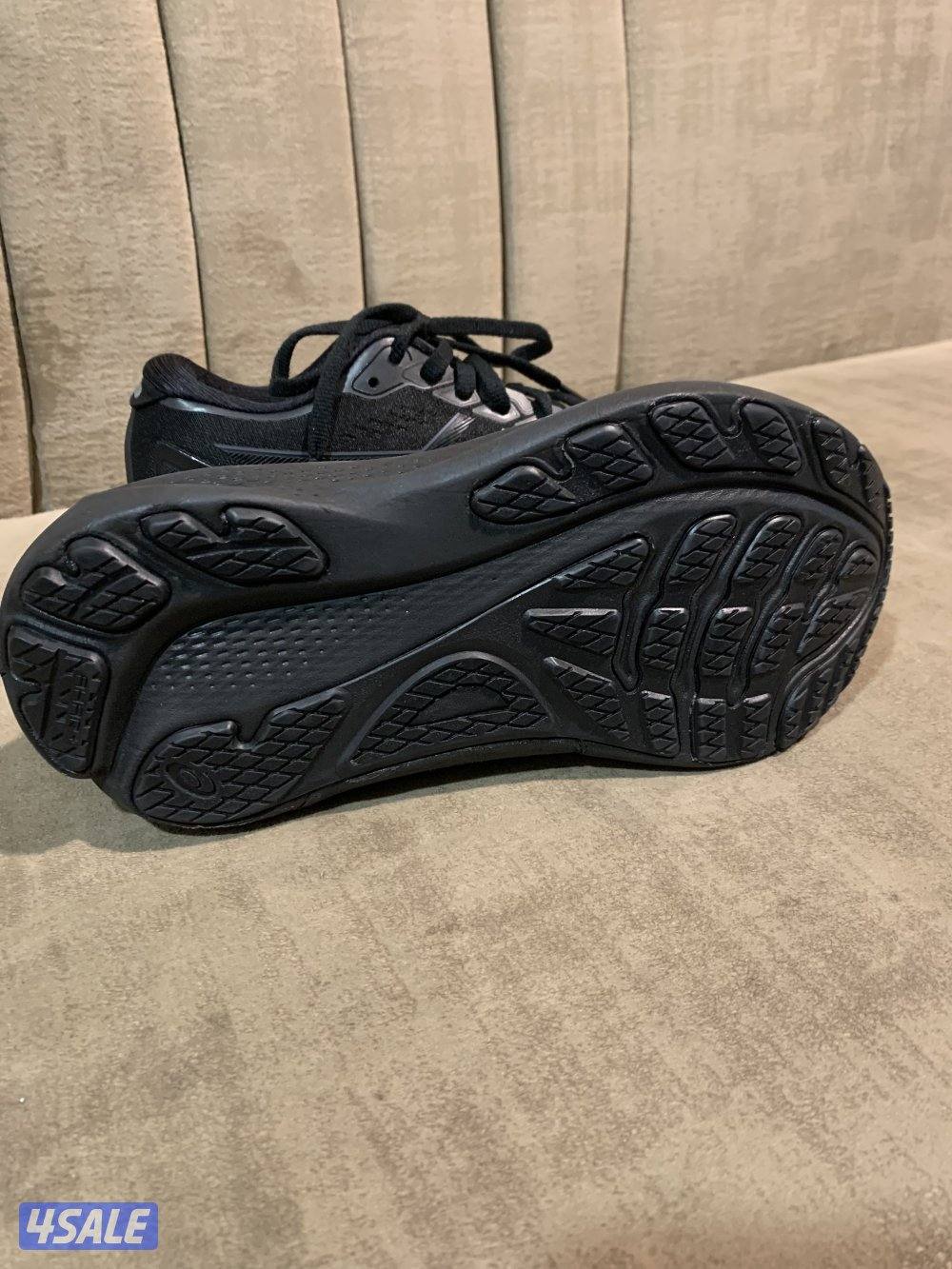 جل كيانو 30 شبه جديد مقاس 37 ولادي شرط اصلي 100/100 السعر 102