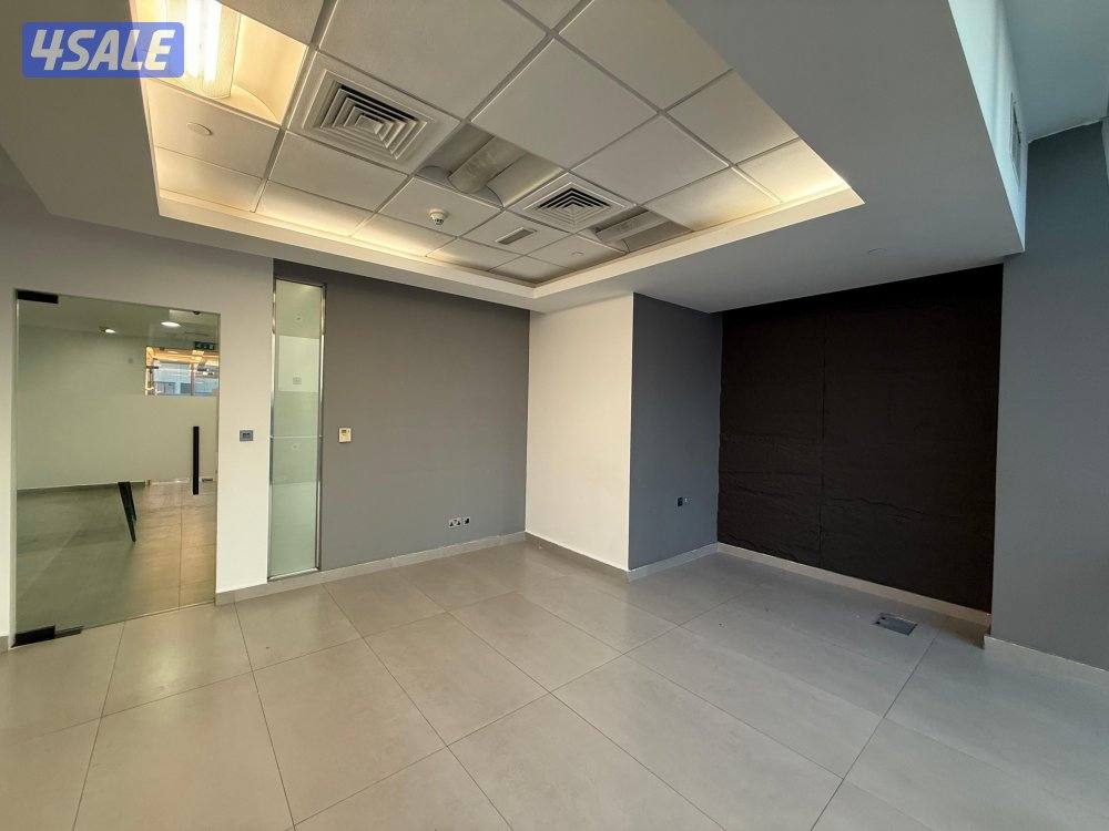 متوفر دور تجاري في برج كتير راقي بموقع متميز بالقبله المساحه ١٨٣م0