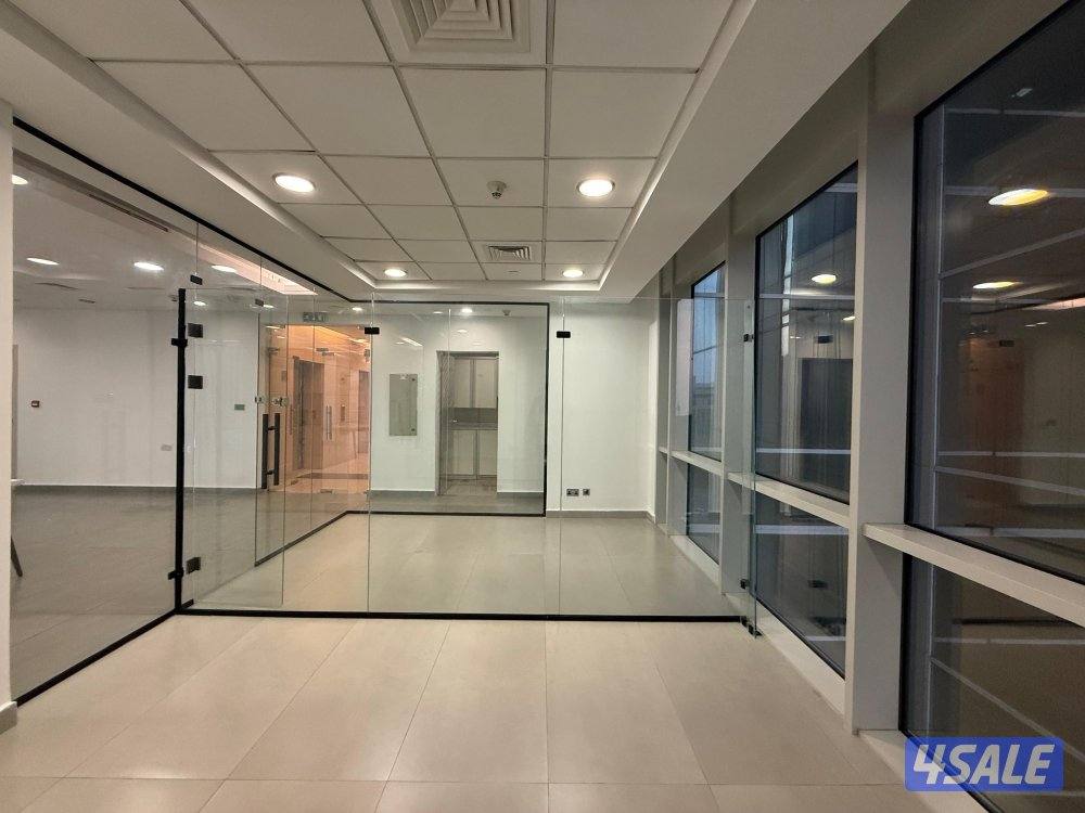 متوفر دور تجاري في برج كتير راقي بموقع متميز بالقبله المساحه ١٨٣م2