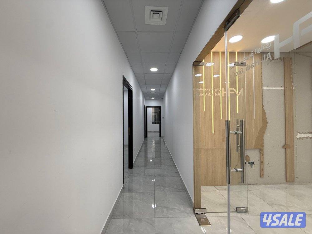 متوفر دور تجاري في برج كتير راقي بموقع متميز بالقبله المساحه ٢٥٠ م1