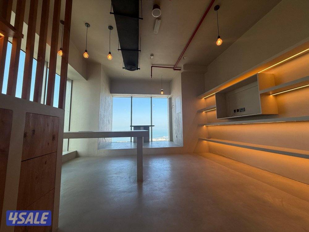 متوفر مكتب تجاري في برج كتير راقي بموقع متميز بالقبله المساحة ٣٠ م0