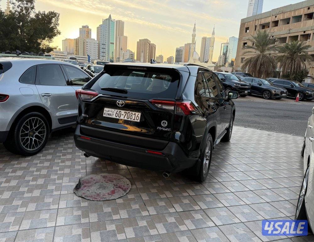 تويوتا راف فور 2022 عداد 62 الف تحت الكفالة سيرفيس منتظم صبغ الوكالة3