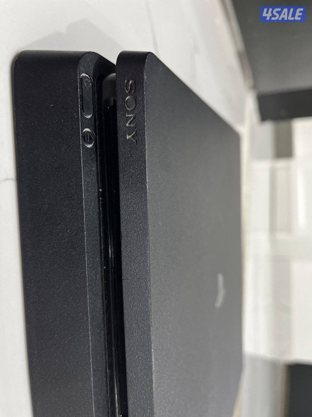 Sony PlayStation 4 Slim Limited Edition 1TB Gaming Console  سوني ٤سلم3